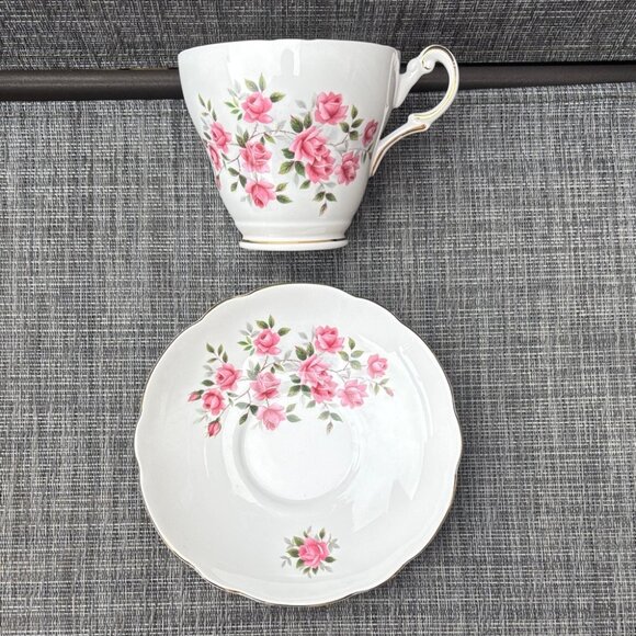 Vintage REGENCY Bone China (England) Pink Roses Tea Cup & Saucer Set, Gold Trim - Picture 1 of 9